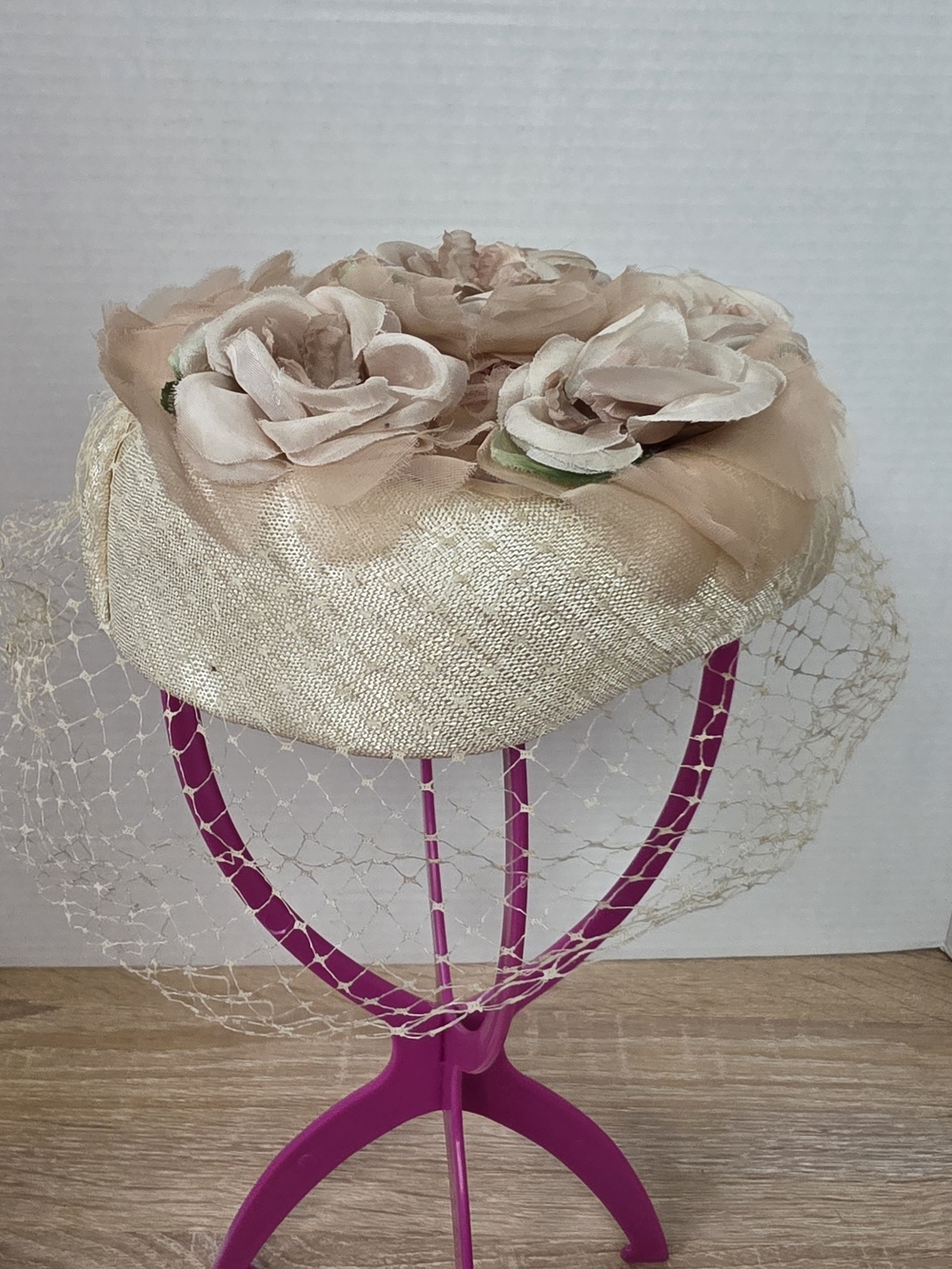 Vintage Women's Union Made Beige Floral Pillbox Fascinator Hat Mid 20th Century - Picture 4 of 7